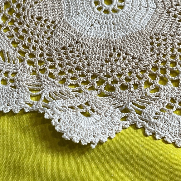 Vintage Crochet Two-Tone Doily Table Mat Set - Picture 2 of 5